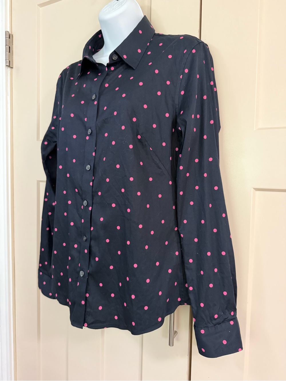 Banana Republic Factory Black Pink Polka Dot Top Size 10 Button Down Shirt - Picture 3 of 15